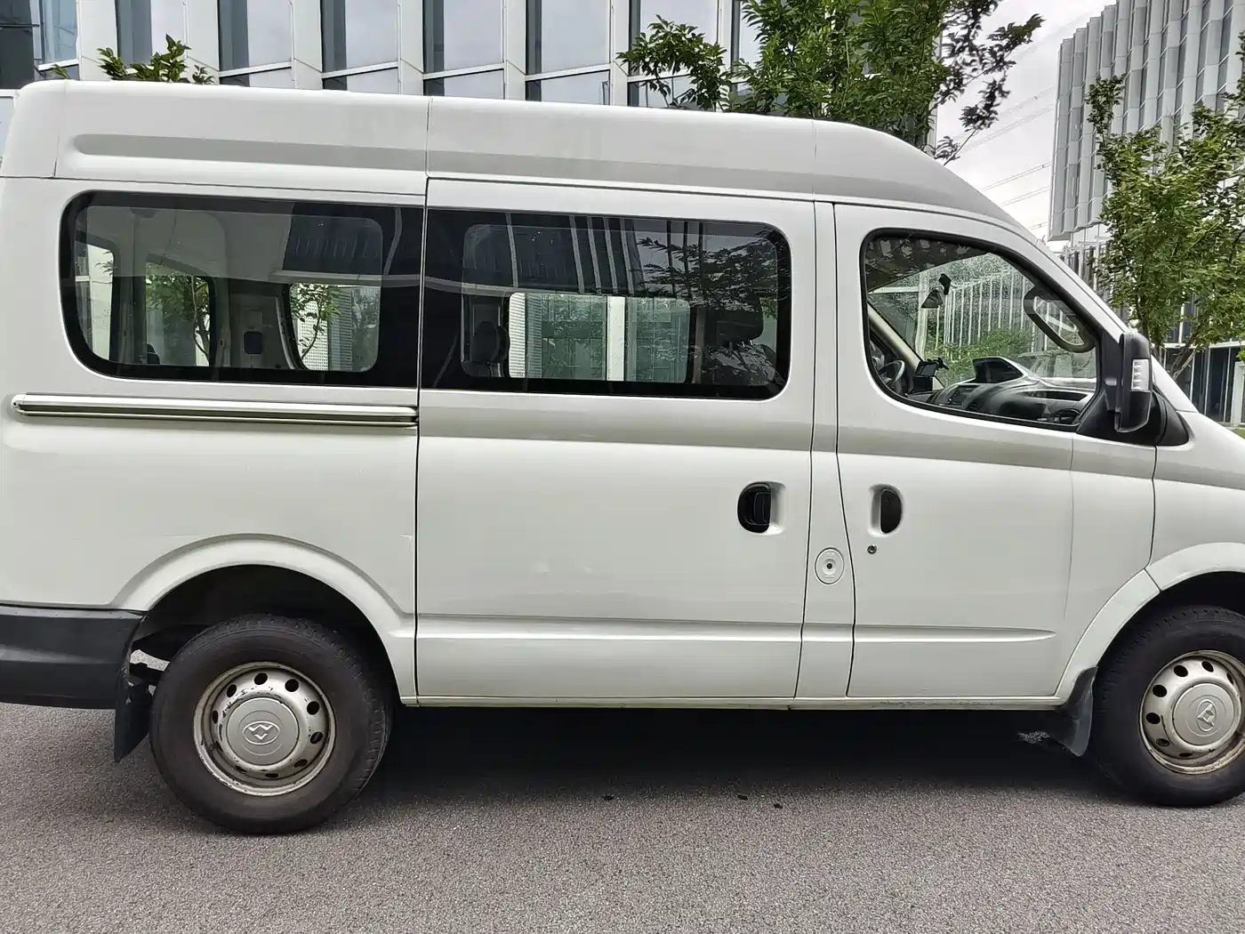 SAIC Maxus Xintu V80 2017 2017 2.5T 5-speed manual Aoyun Tong China V short wheelbase medium roof 5/6/10 seats