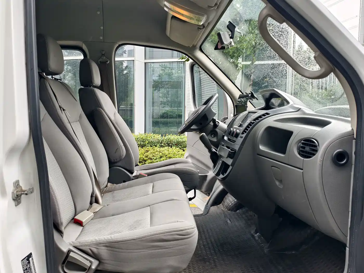 SAIC Maxus Xintu V80 2017 2017 2.5T 5-speed manual Aoyun Tong China V short wheelbase medium roof 5/6/10 seats