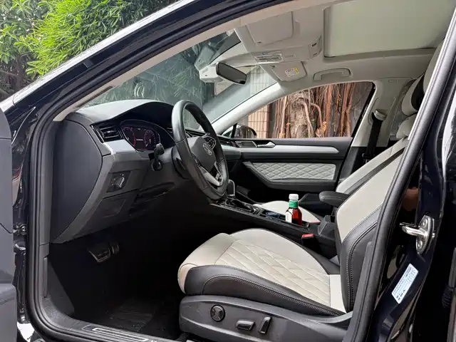 Volkswagen Magotan 2023 Model 2 Million Commemorative Edition 330TSI DSG Luxury — фото 5