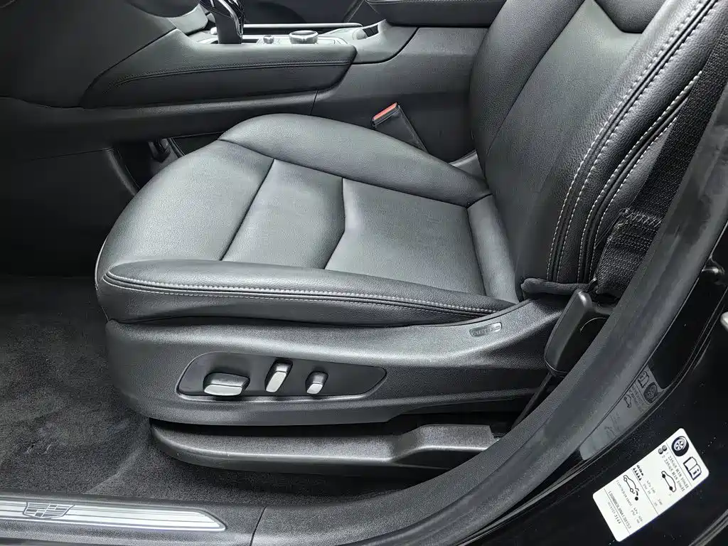Фото 20 - Cadillac XT5