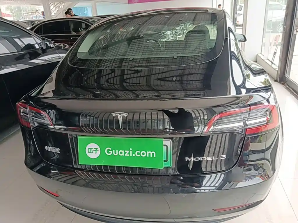 Фото 6 - Tesla Model 3