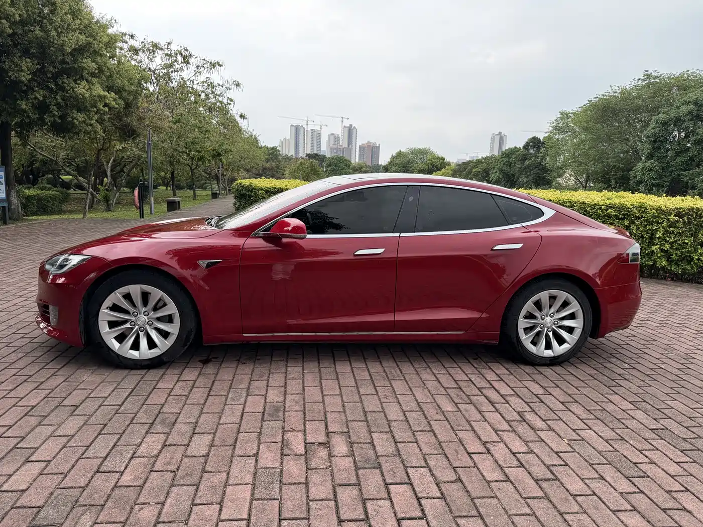 TESLA MODEL S