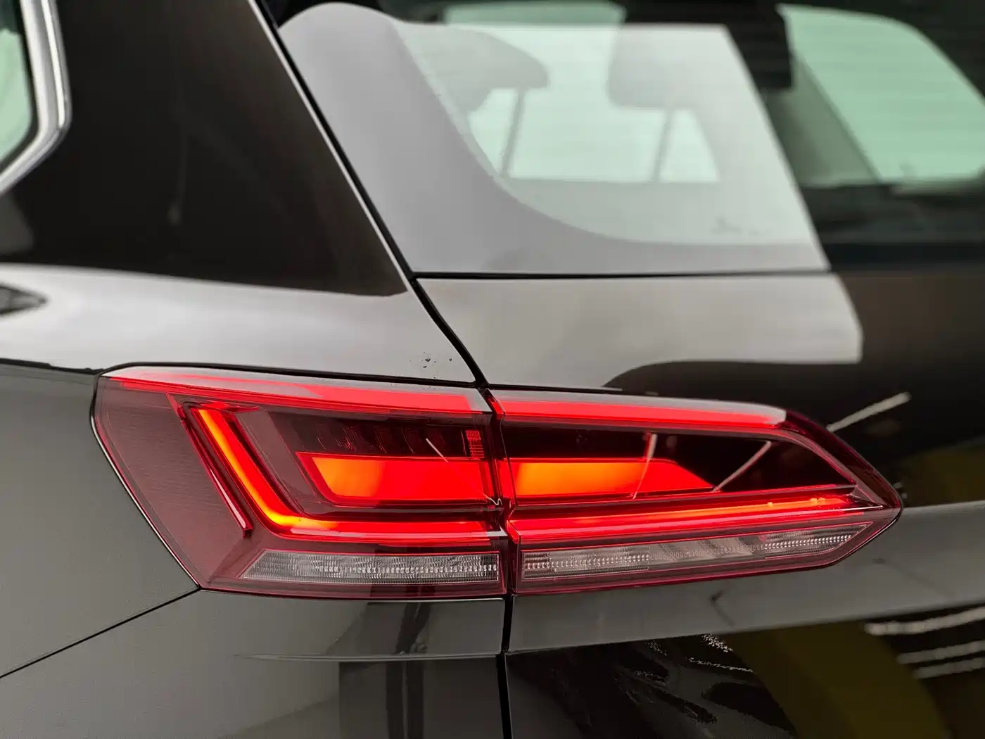 Volkswagen Touareg 2019 3.0TSI Sharp Edge Edition China VI фото 18