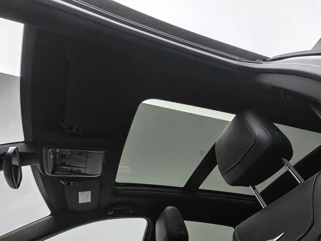 Фото 14 - Cadillac XT5