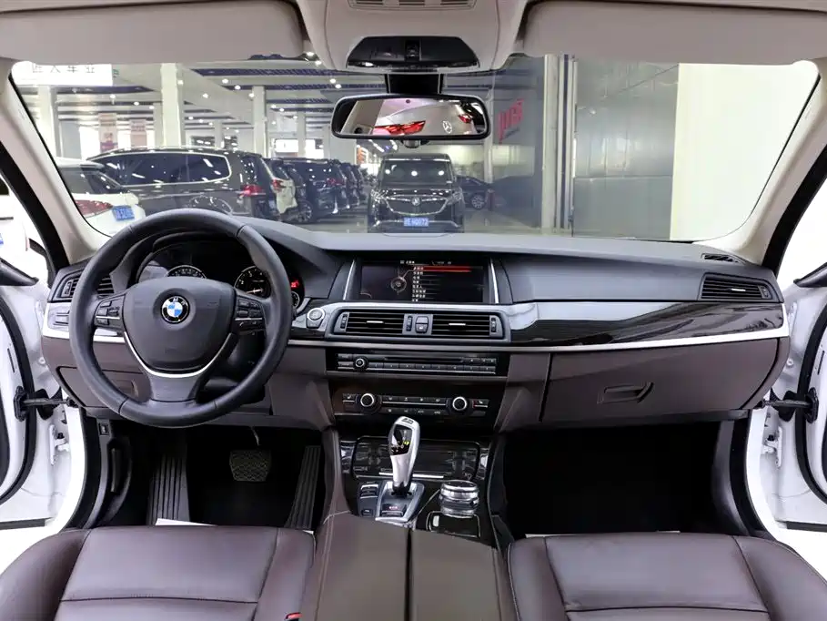 BMW 5 Series 2017 525Li Luxury Design Package фото 9