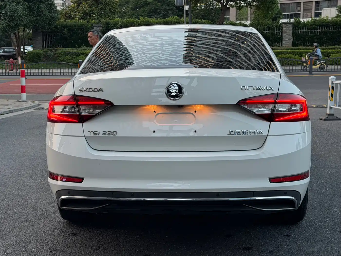 Škoda Octavia 2018 TSI230 DSG Luxury Edition фото 6