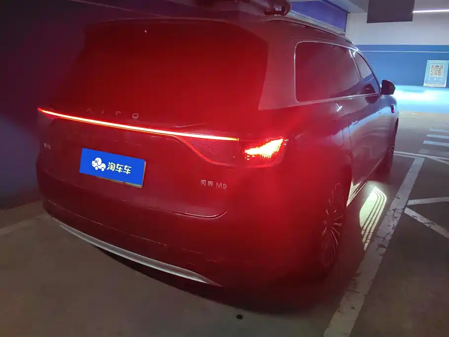 AITO Wenjie AITO M9 2025 Extended Range Ultra 52kWh 6-Seater фото 3