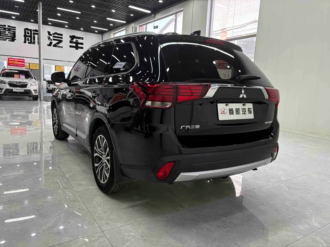 Mitsubishi Outlander 2018 2.0L 2WD Glory Edition 5-seater фото 5