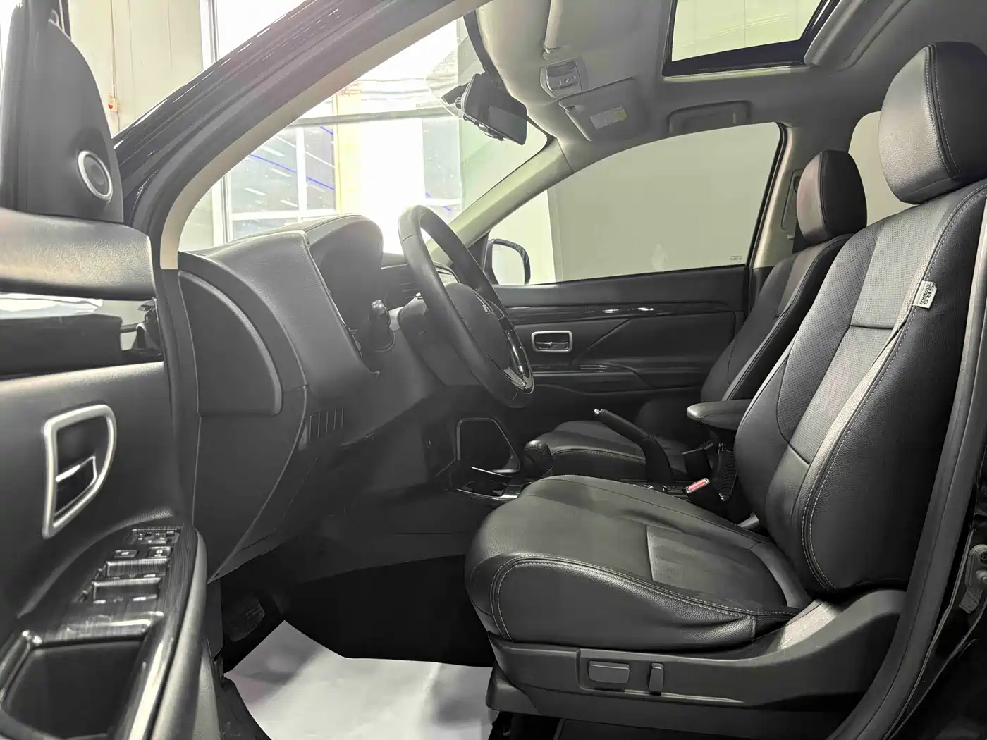 Mitsubishi Outlander 2018 2.0L 2WD Glory Edition 5-seater фото 13