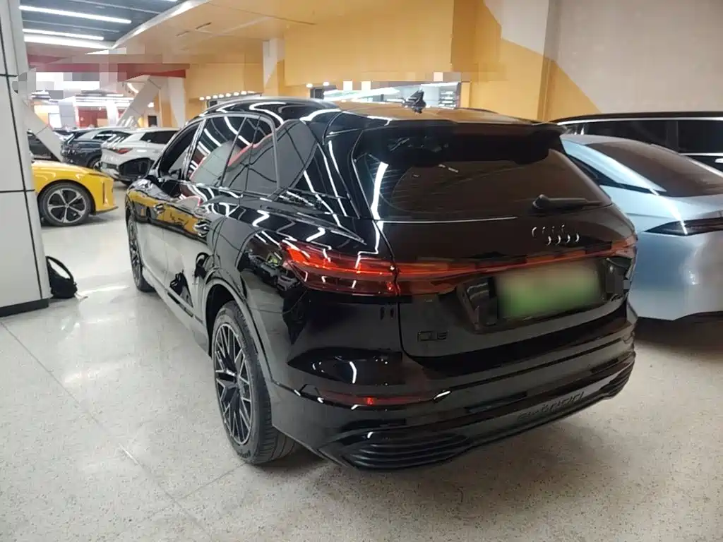 Audi Q5 e-tron 2024 2023 40 e-tron Starlight Edition Mecha Package