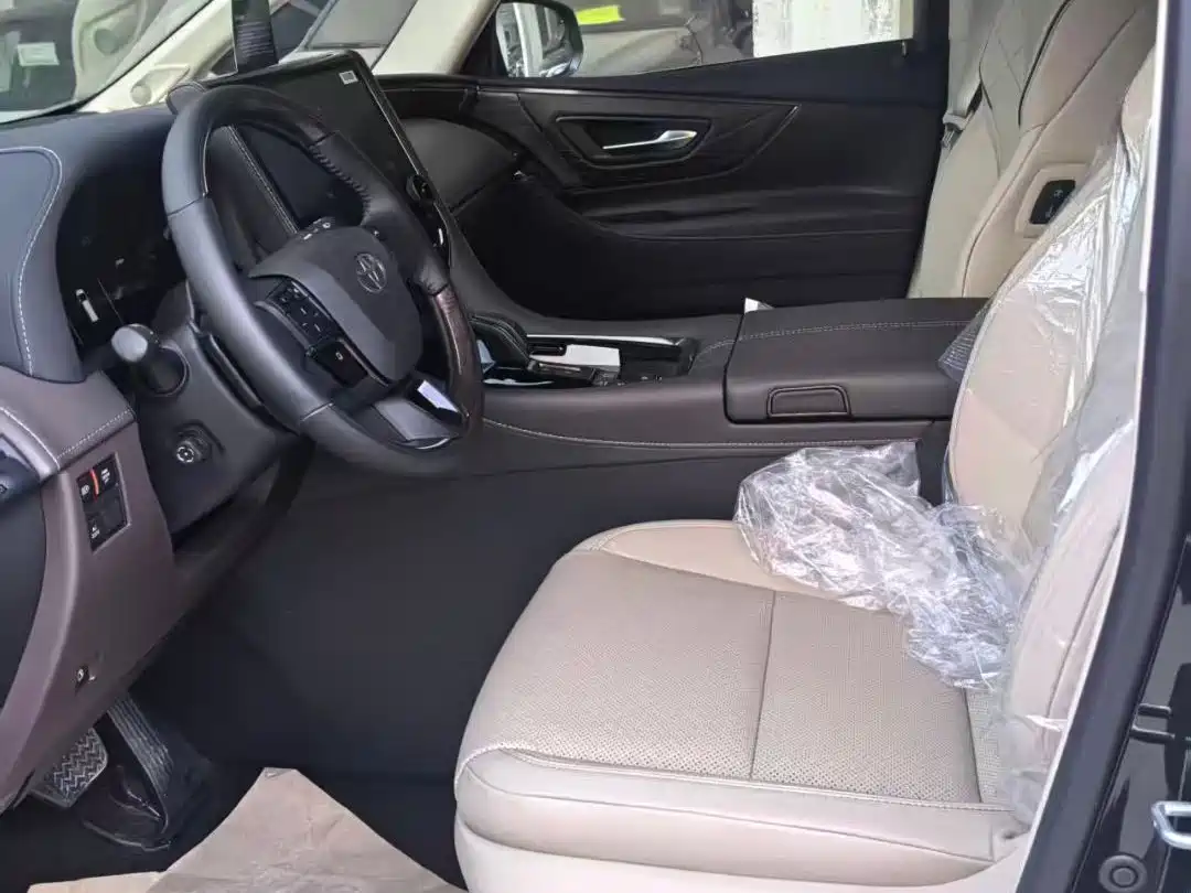 Toyota Alphard 2024 Hybrid 2.5L Ultimate Enjoyment Edition фото 4