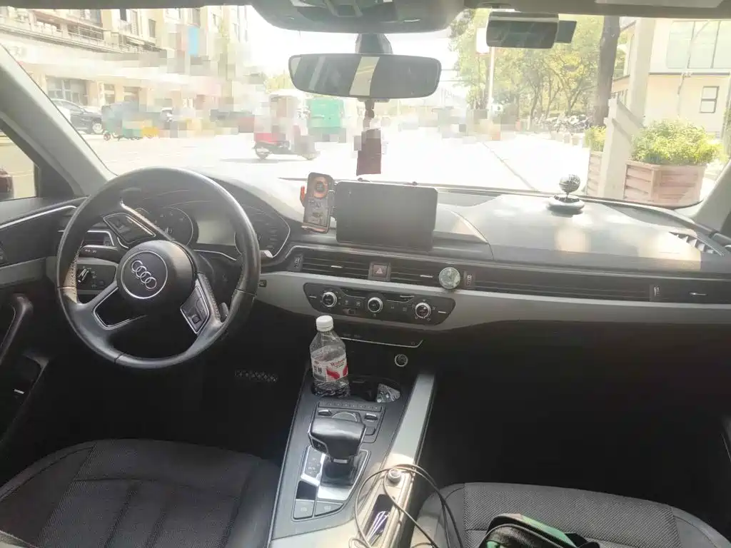Фото 12 - Audi A4L