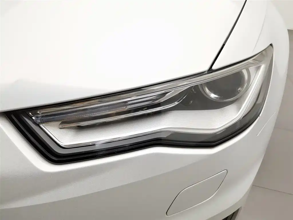 Фото 7 - Audi A6L