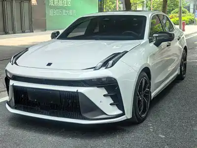 Lynk & Co 03