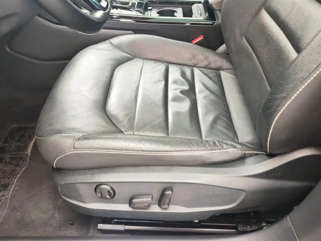 Volkswagen Phideon 2018 Facelift 380TSI FWD Business фото 20