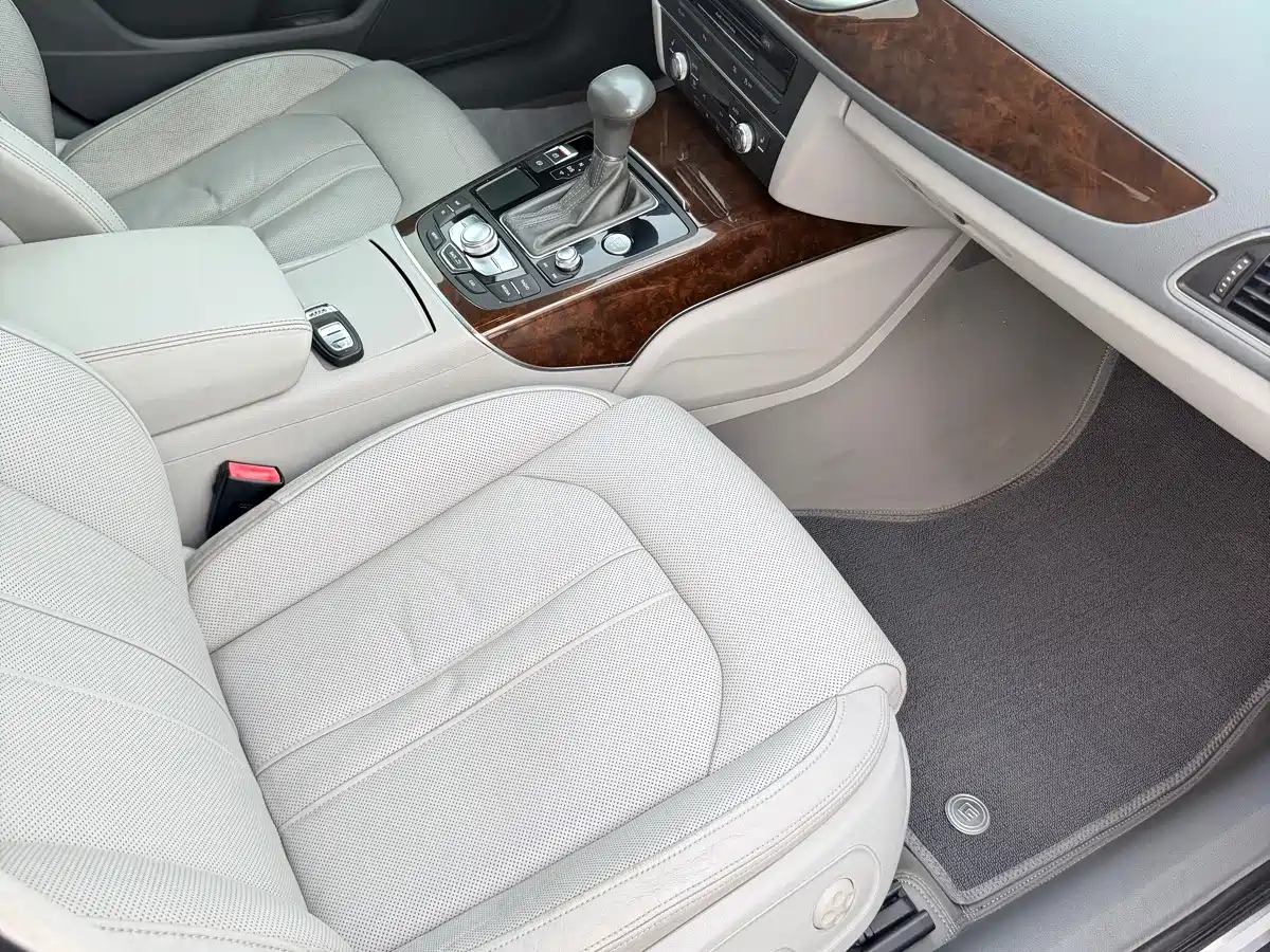 Photo 15 - Audi A6L