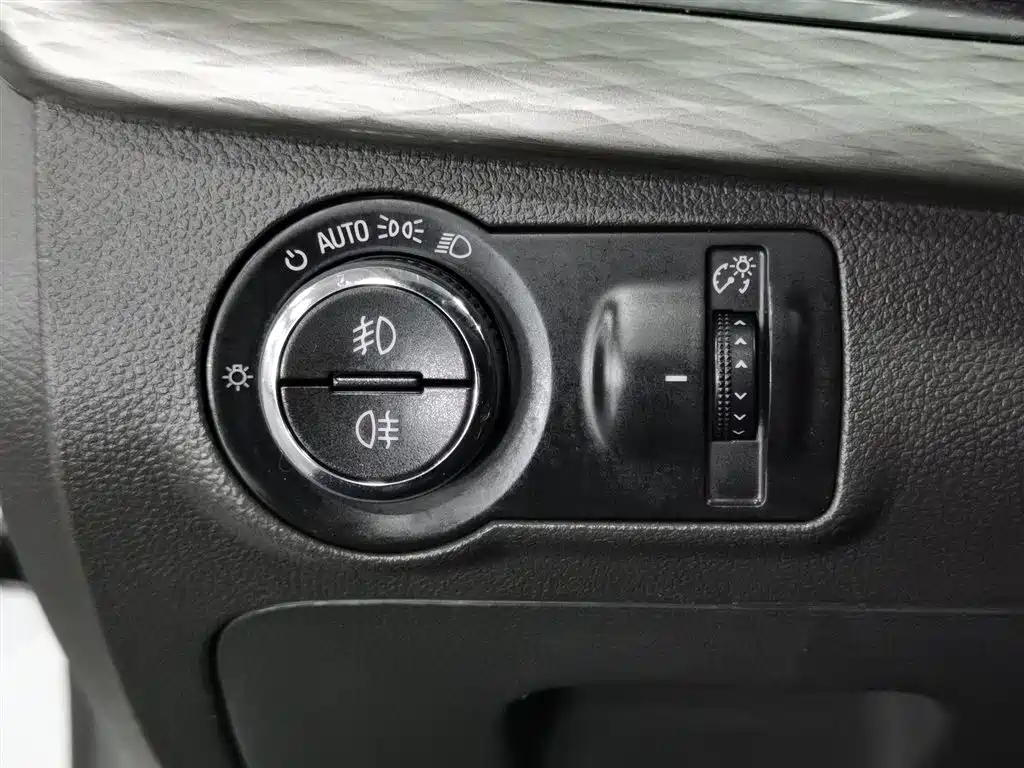 Chevrolet Malibu 2017 1.5T Automatic Luxury Edition фото 21