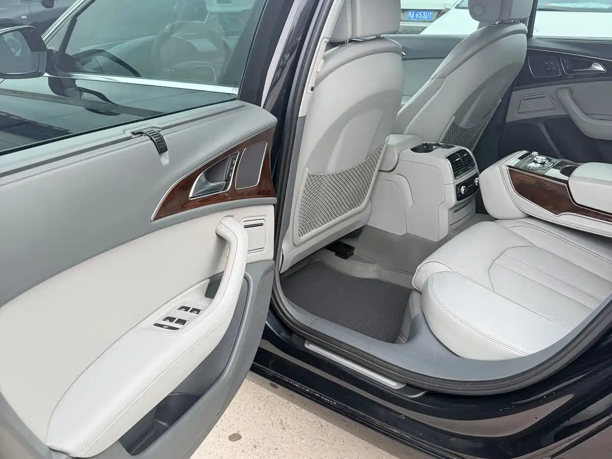 Photo 10 - Audi A6L