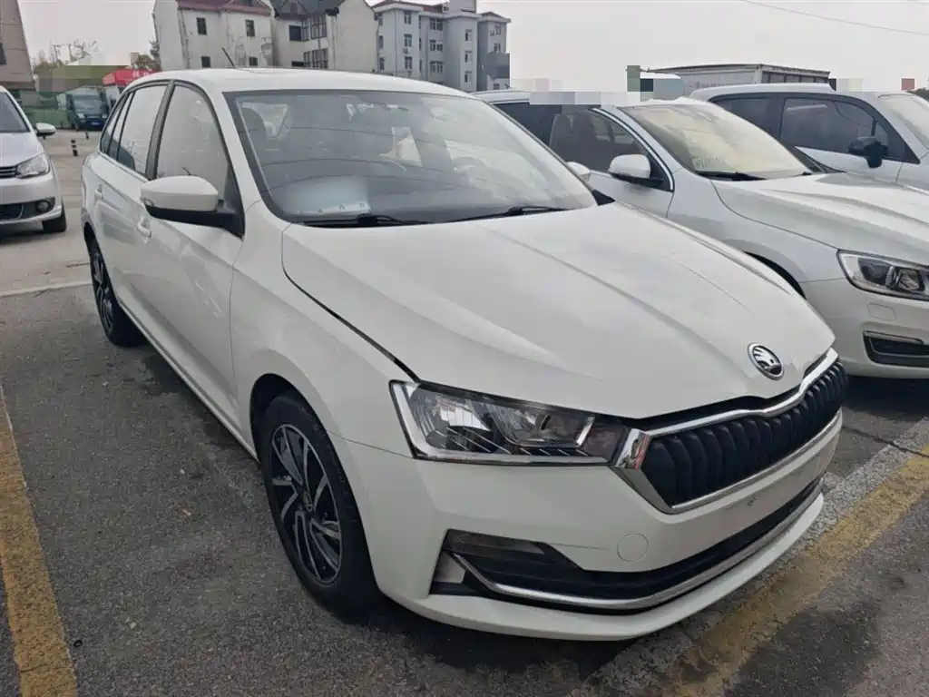 Škoda Skoda Rapid Spaceback 2020 1.5L Auto Comfort фото 22