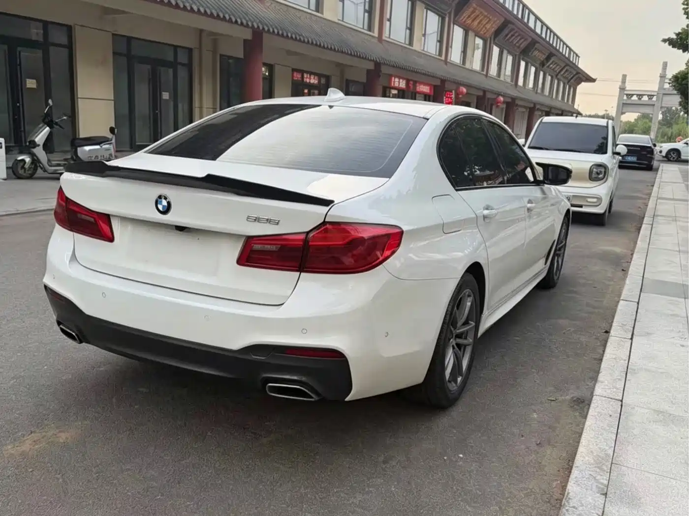 BMW 5 Series (Import) 2019 525i M Sport Package фото 3