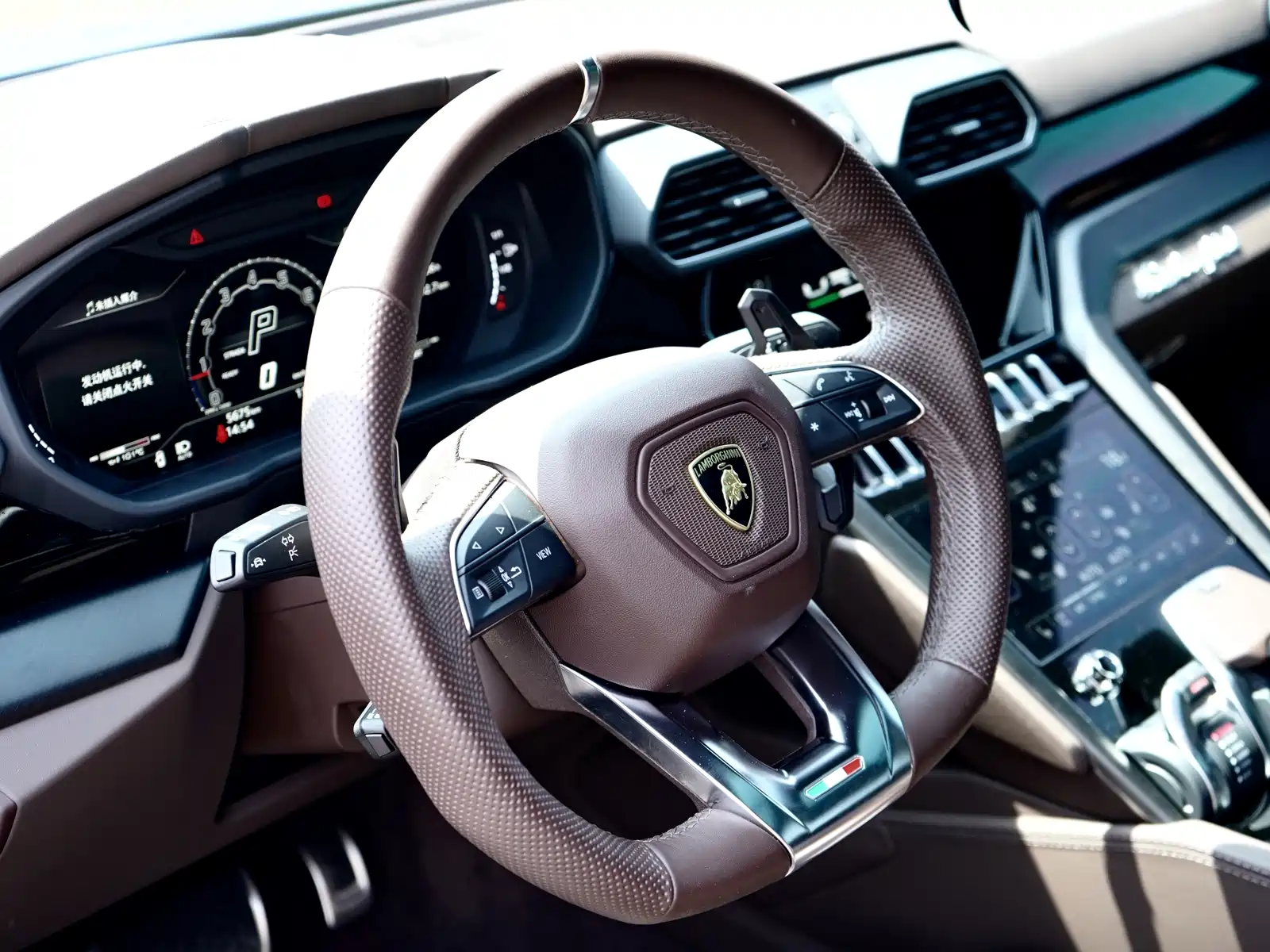 Фото 8 - Lamborghini Urus