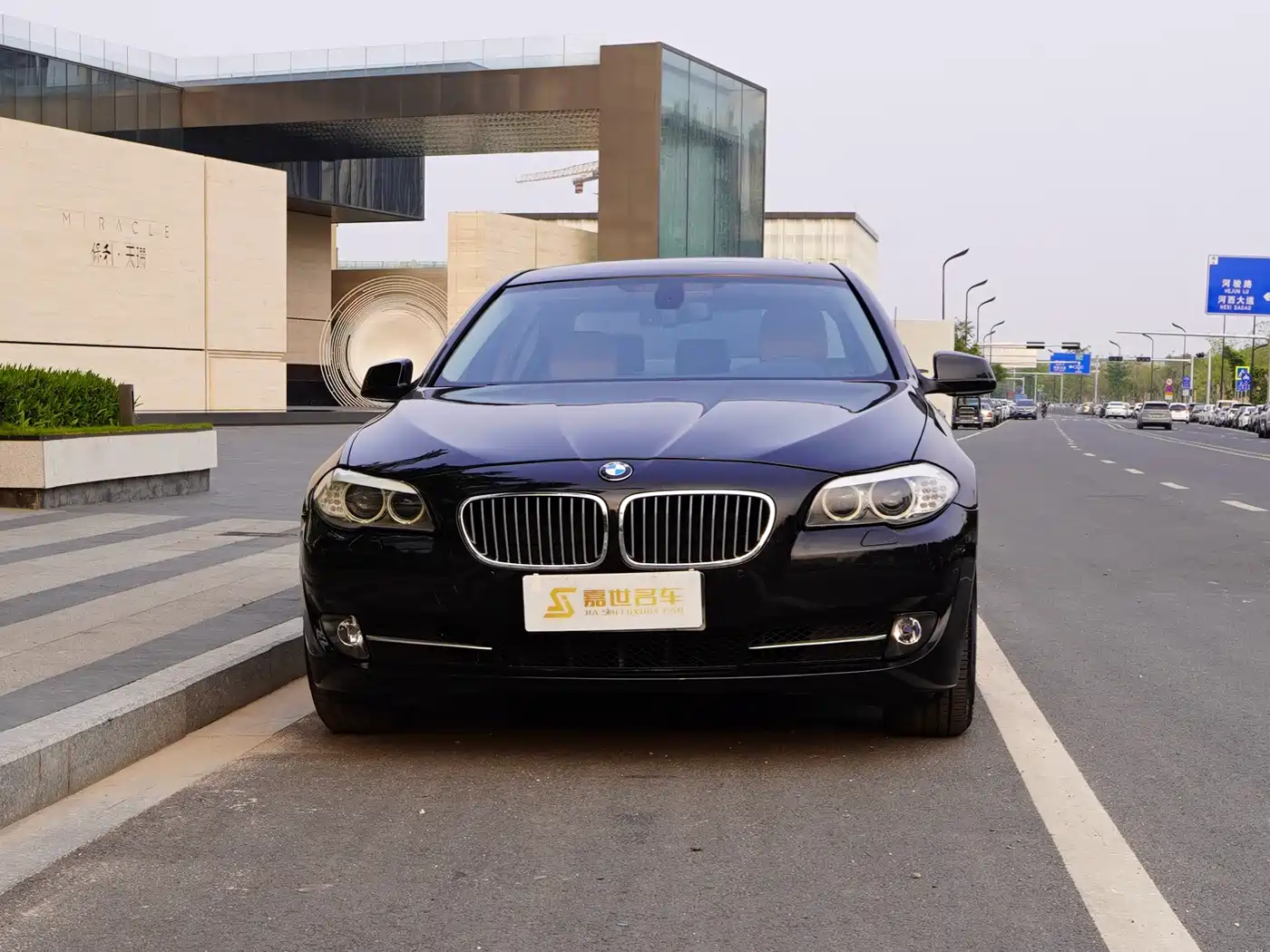 BMW 5 Series 2011 523Li Luxury фото 2