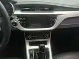 Фото 13 - Geely Vision
