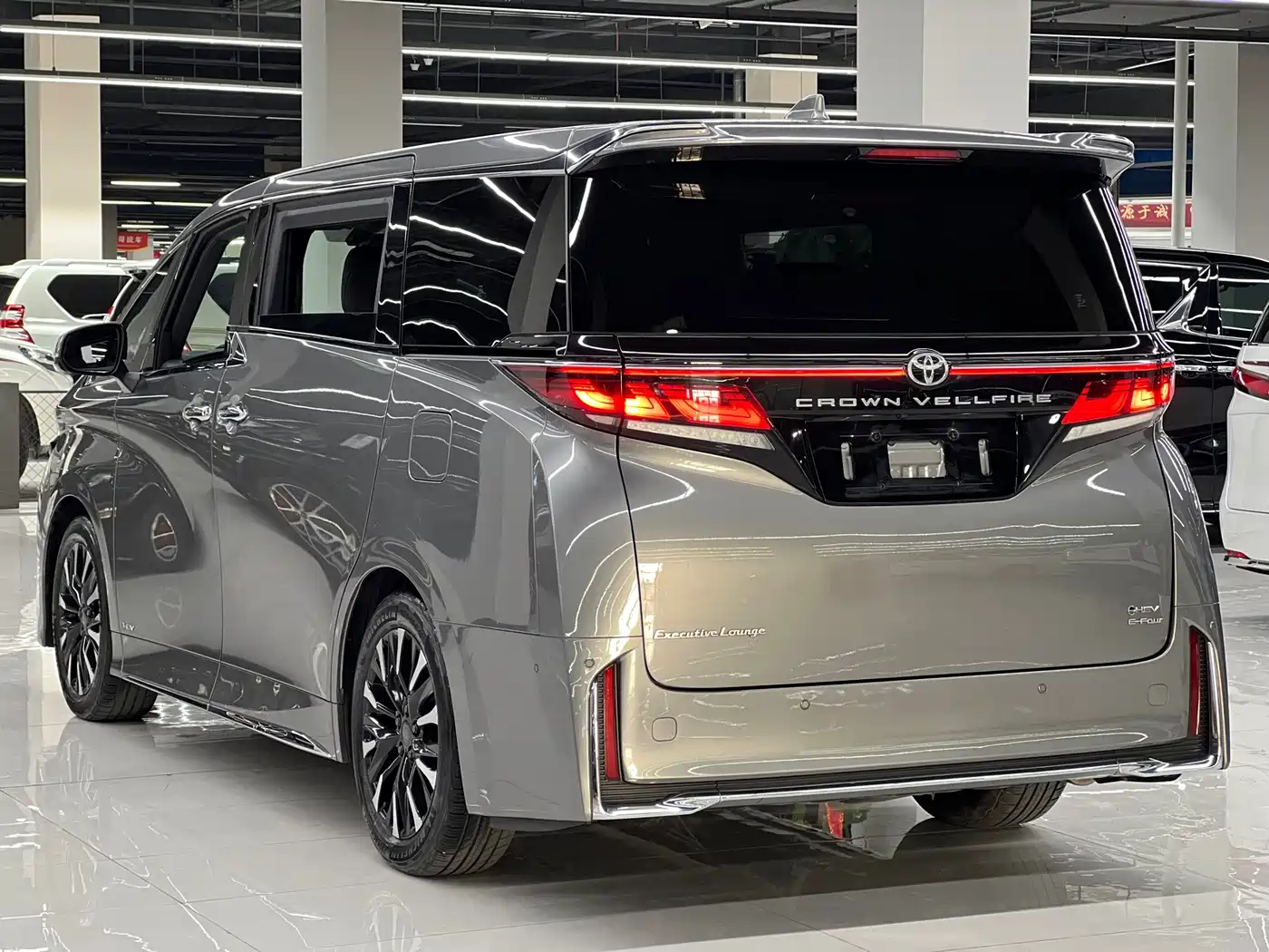 Toyota Vellfire 2024 Crown Hybrid 2.5L Executive Premium Edition фото 6
