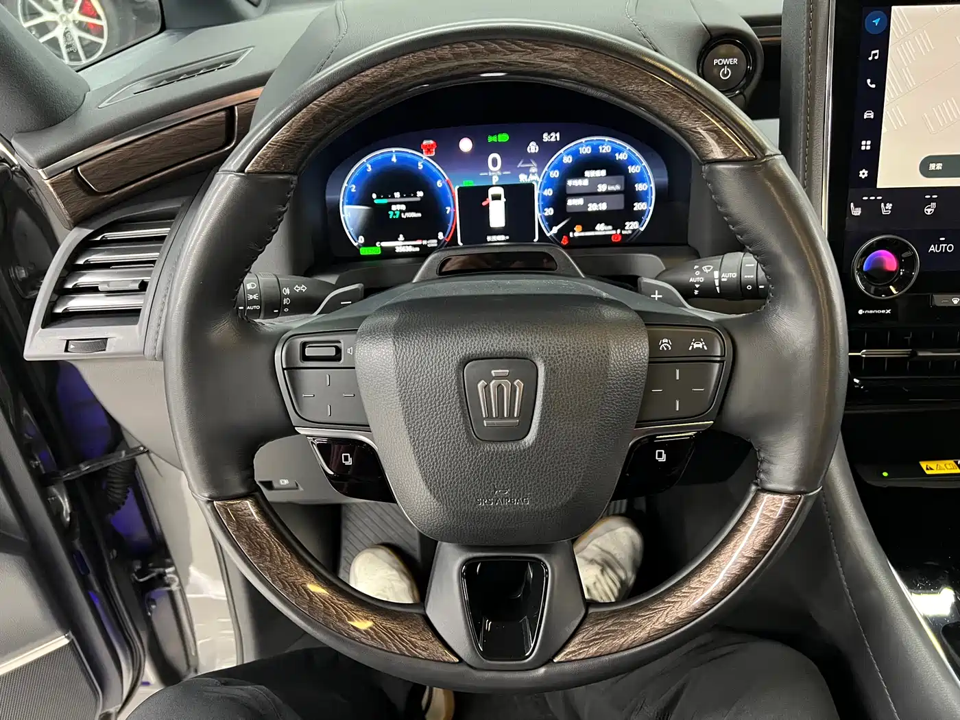 Toyota Vellfire 2024 Crown Hybrid 2.5L Executive Premium Edition фото 22