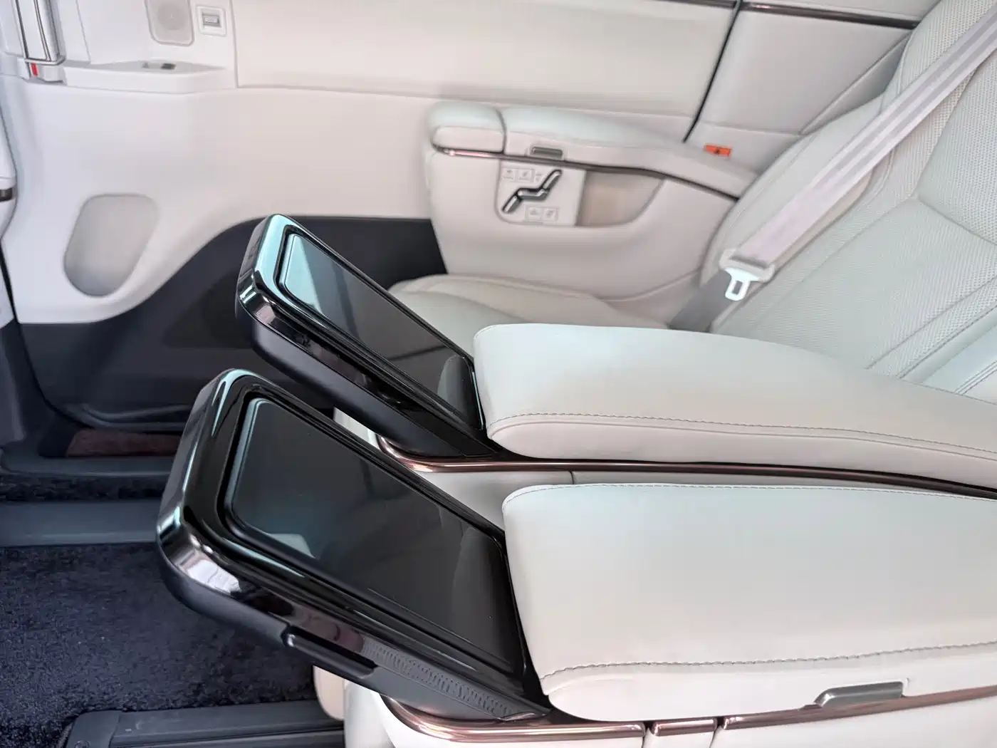 Lexus LM 2023 350h 7-Seater Elegance Edition фото 10
