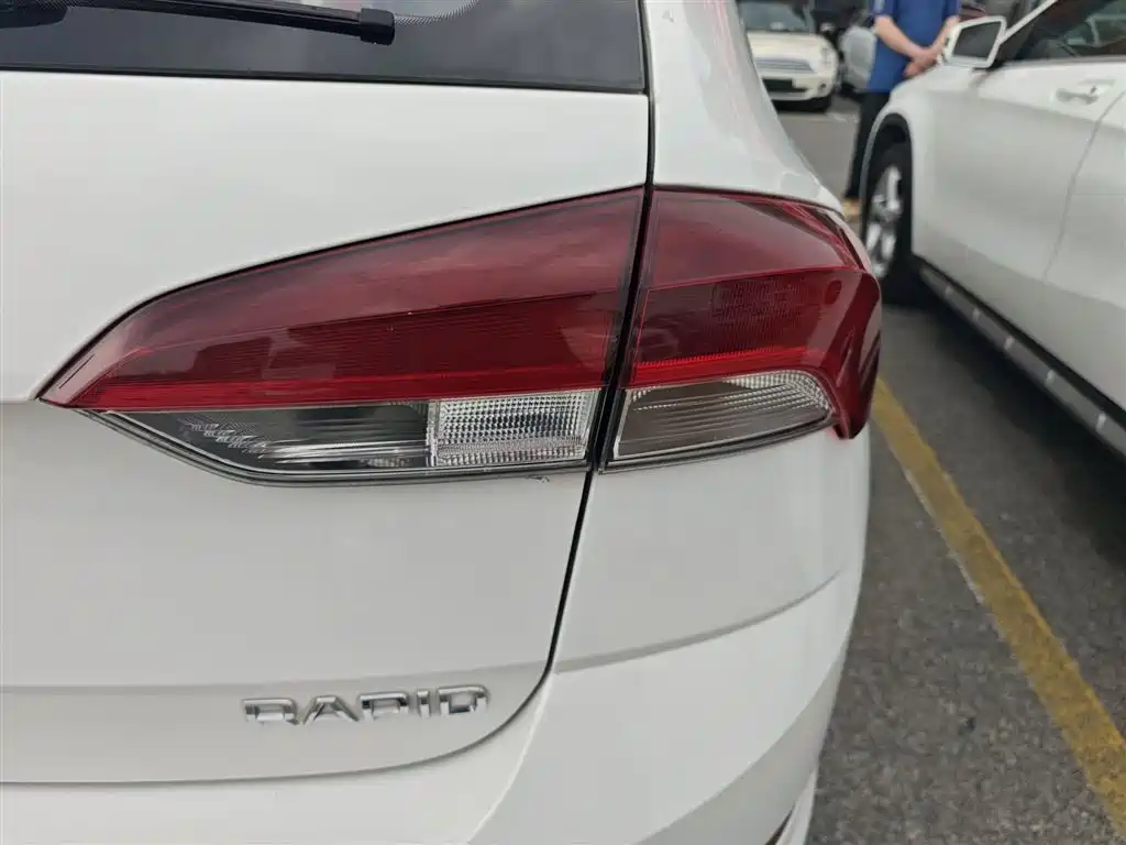 Škoda Skoda Rapid Spaceback 2020 1.5L Auto Comfort фото 24