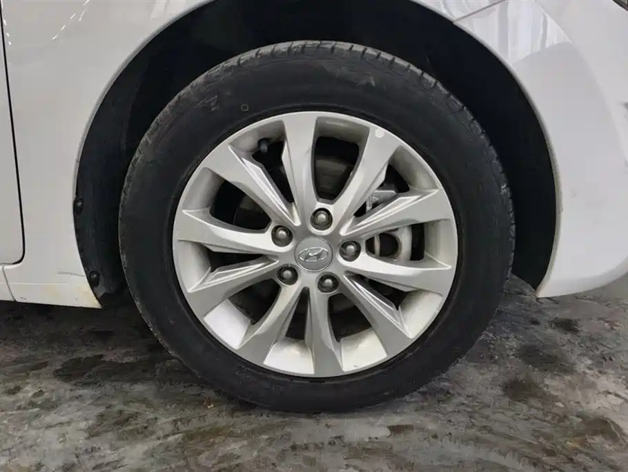 Hyundai Langdong 2016 1.6L Automatic Smart Edition фото 6
