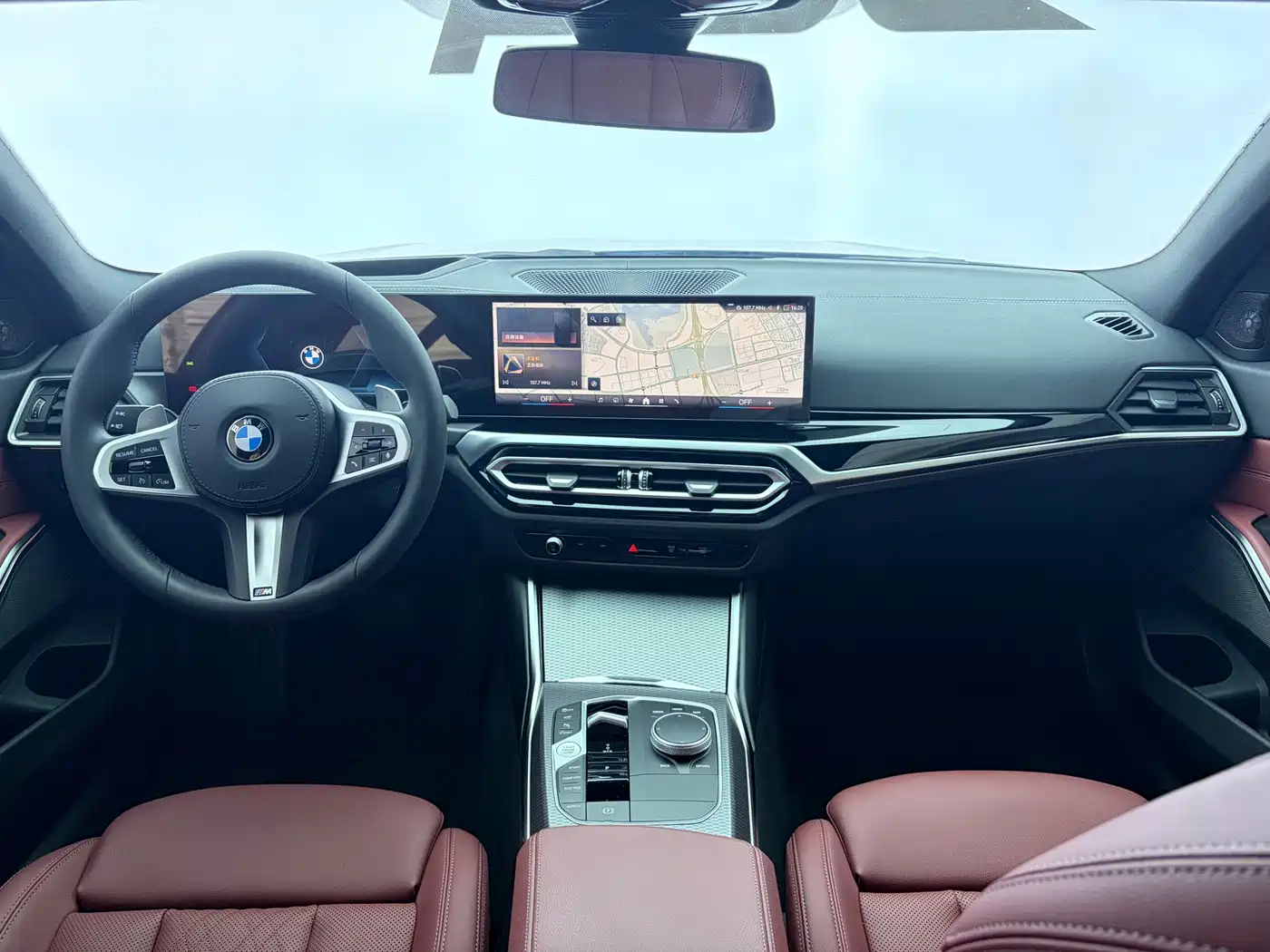 BMW 3 Series 2024 330i M Sport Shadowline Package фото 13