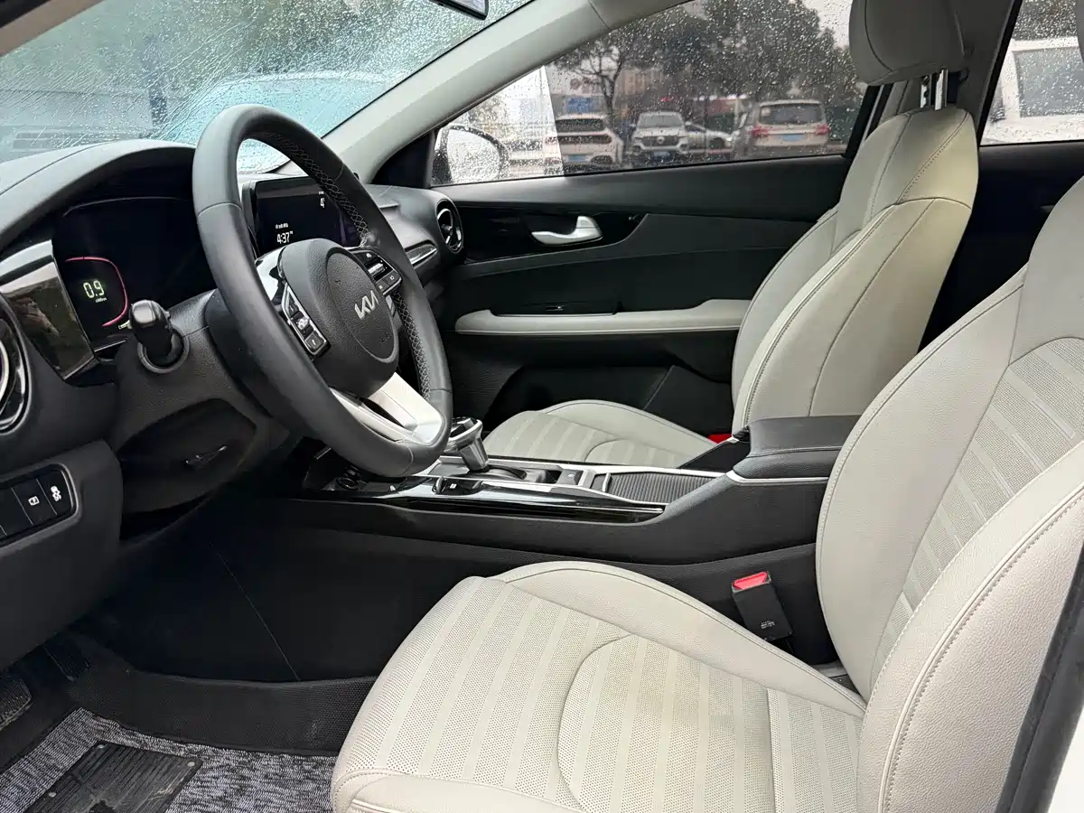 Kia K3 2023 Model 1.5L CVT Luxury Edition фото 4