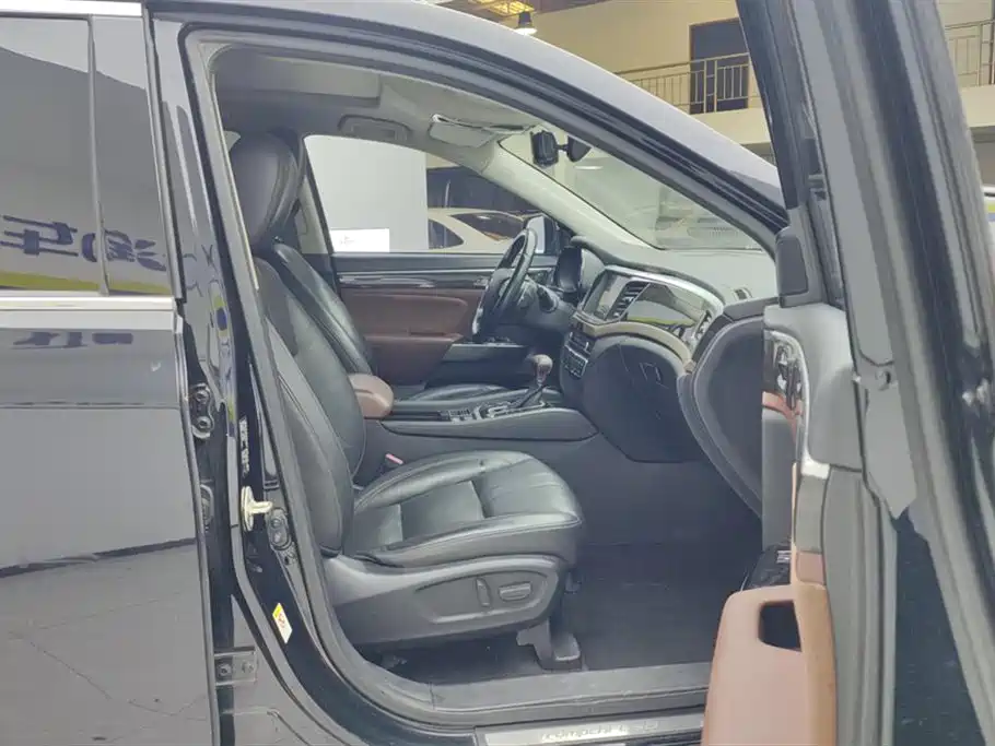 GAC Trumpchi Trumpchi GS8 2017 320T 2WD Luxury Smart Connect (7-seater) фото 8