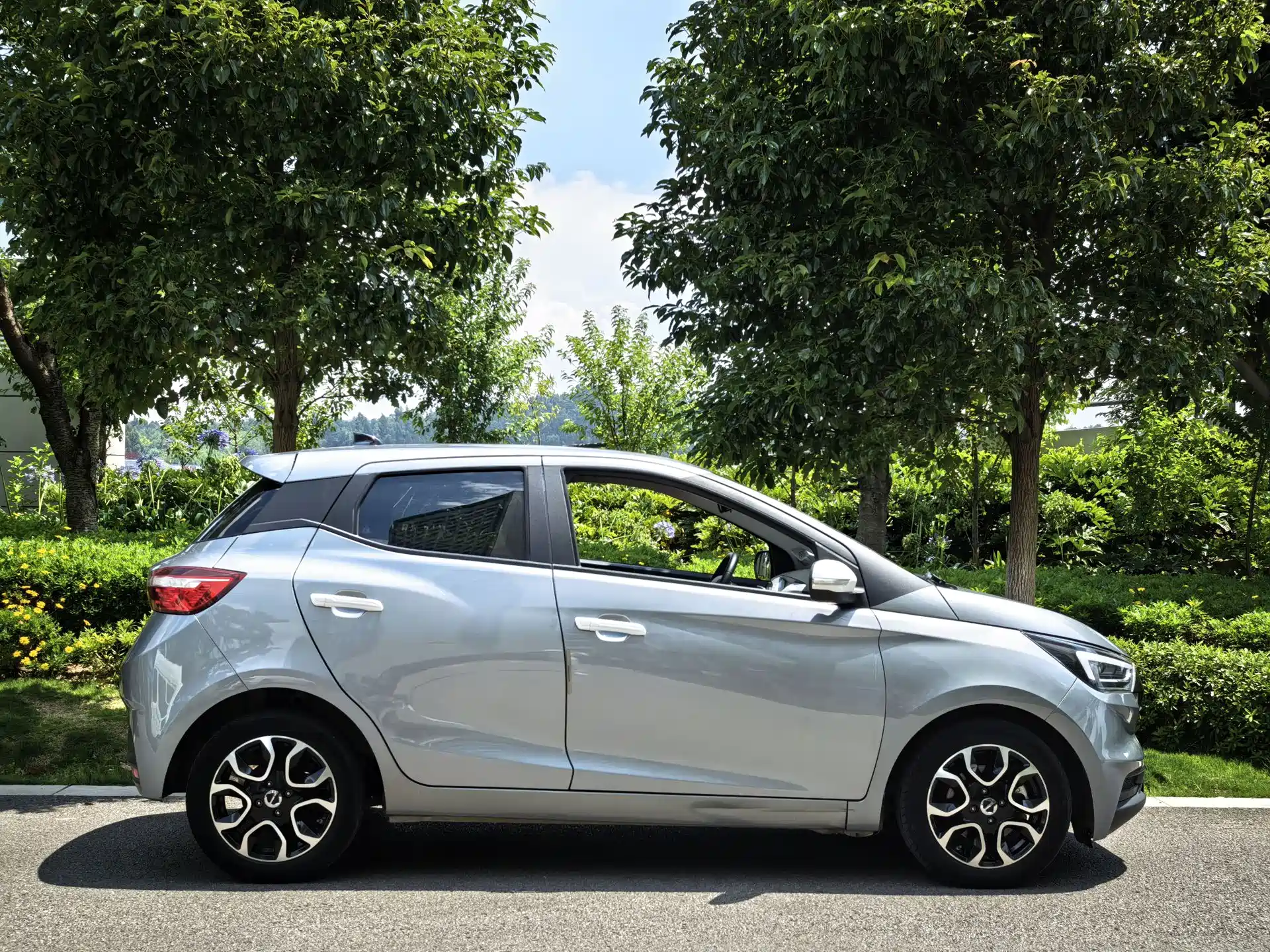 Photo 7 - JMCG New Energy Yizhi EV3