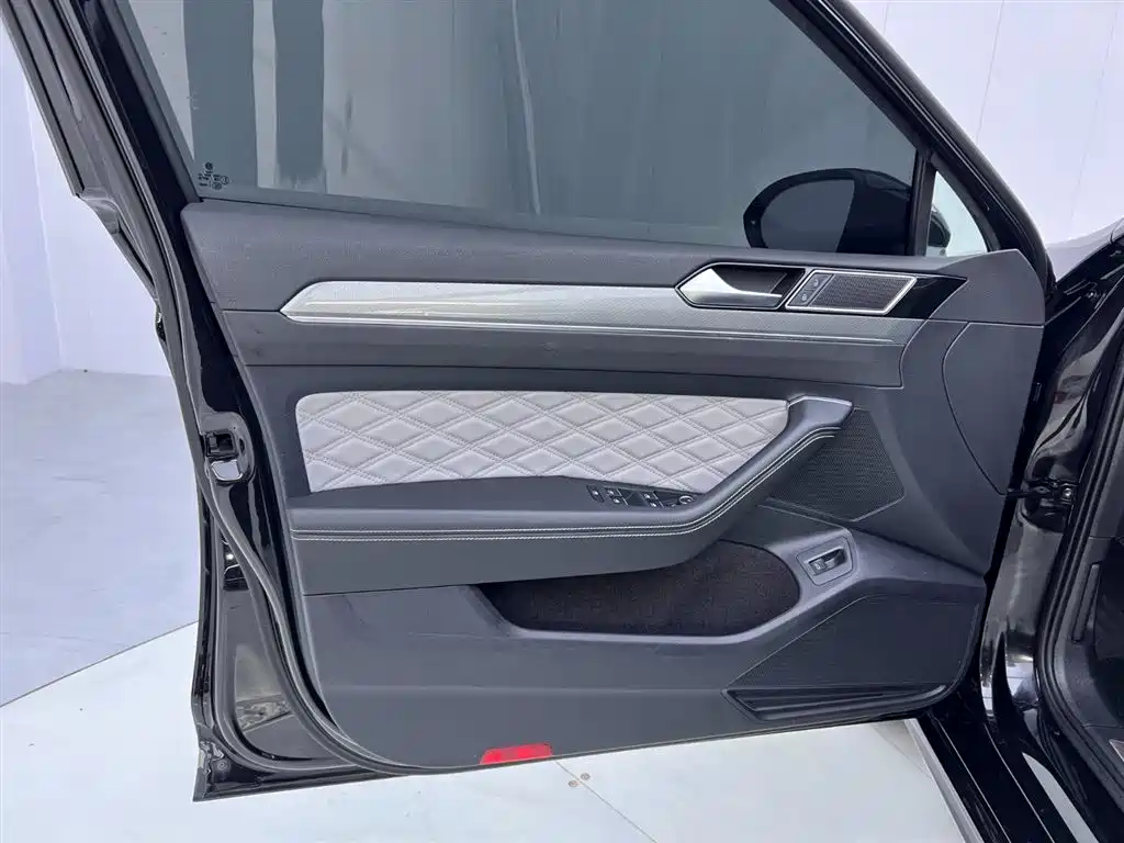 Volkswagen Magotan 2023 2 Million Units Anniversary Edition 330TSI DSG Leading Type фото 15