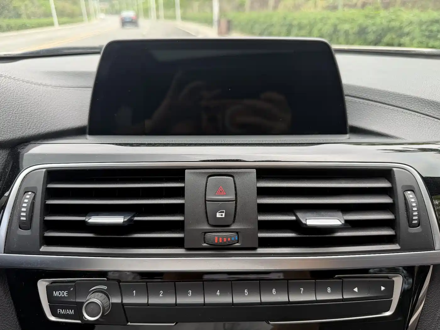 BMW 3 Series 2018 318Li фото 10