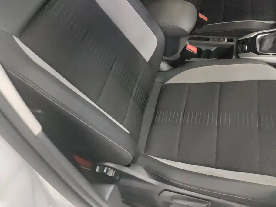 Photo 8 - Volkswagen T-ROC
