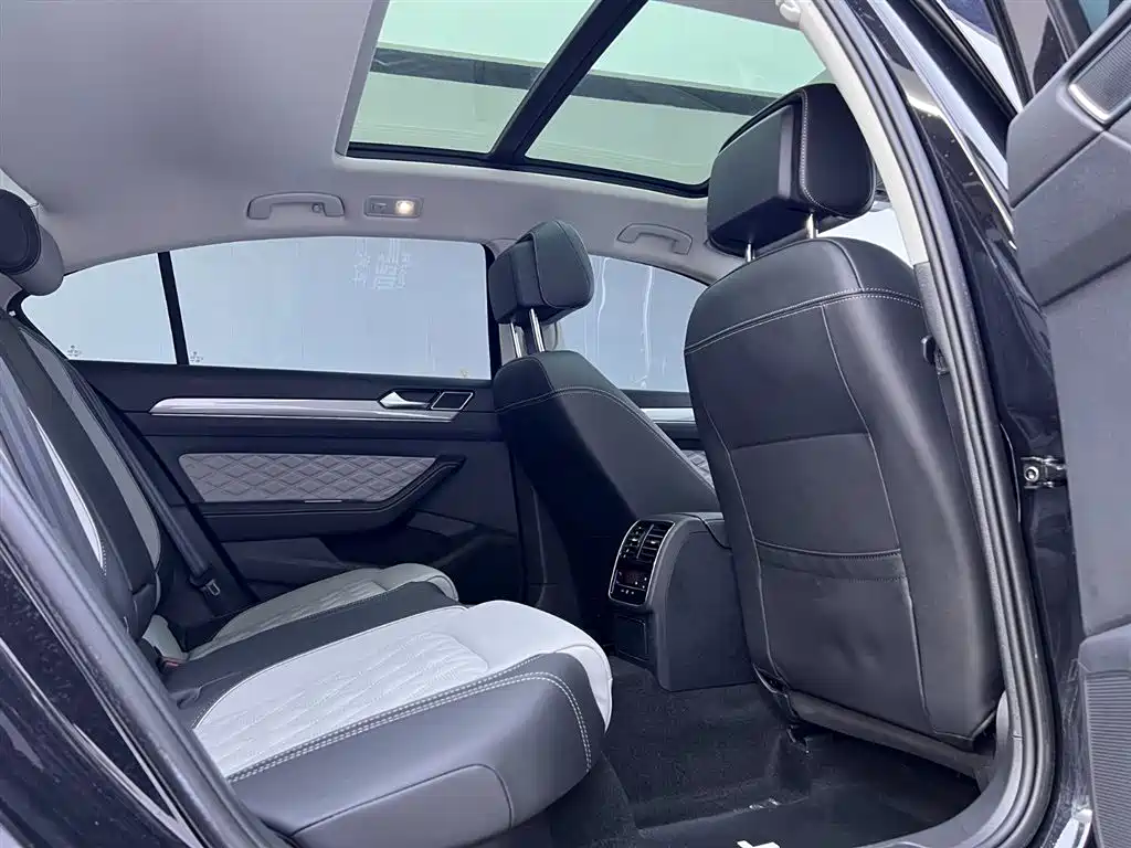 Volkswagen Magotan 2023 2 Million Units Anniversary Edition 330TSI DSG Leading Type фото 19
