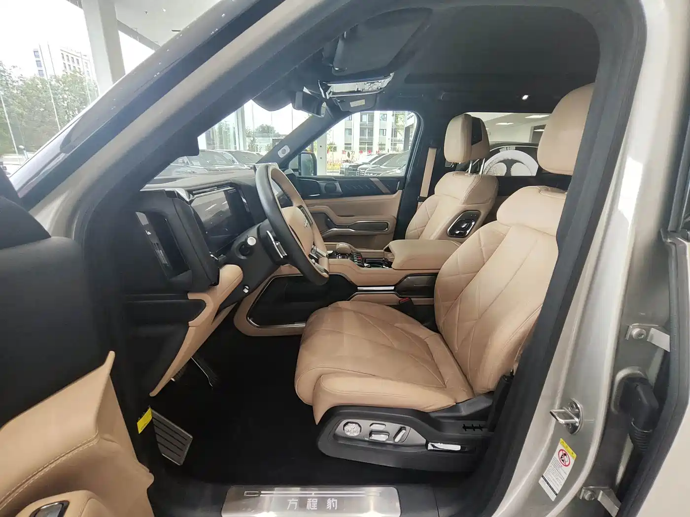 Fang Cheng Bao Leopard 8 2025 2025 Zhiyong Flagship 7-Seater