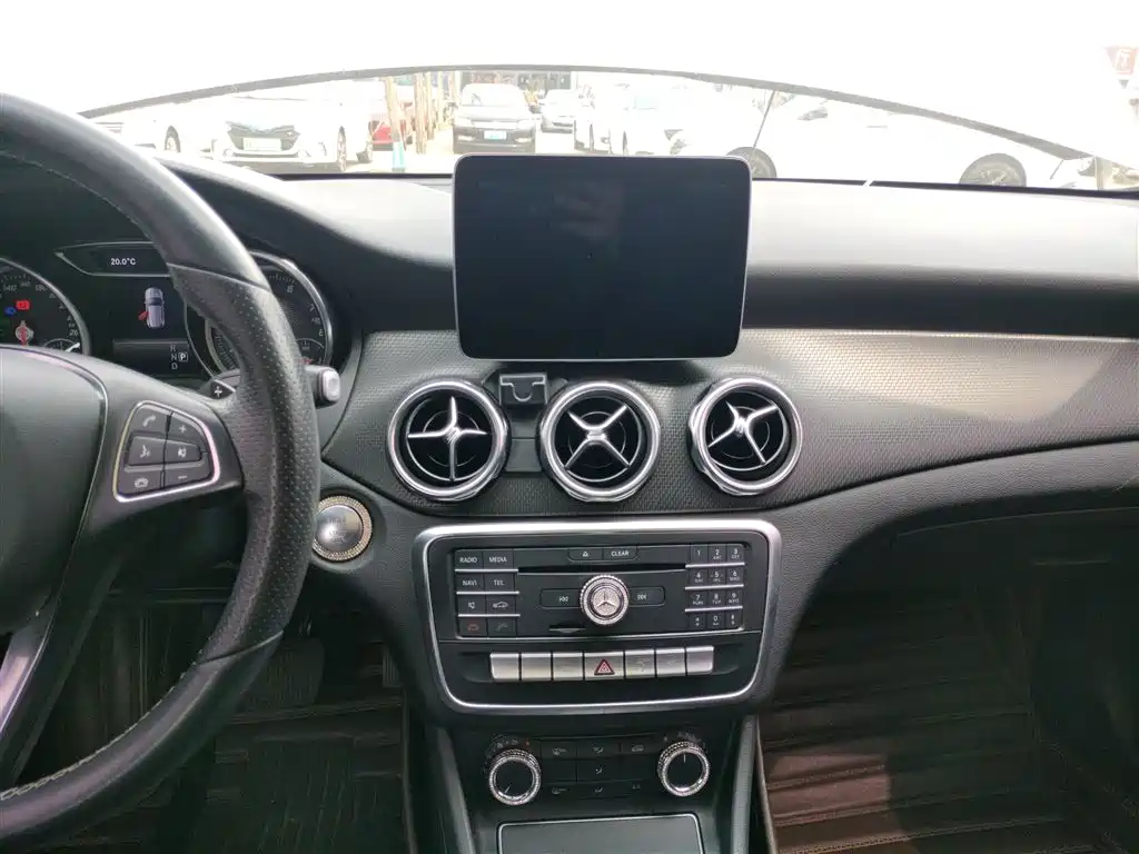 Mercedes-Benz GLA 2017 GLA 200 Dynamic фото 13