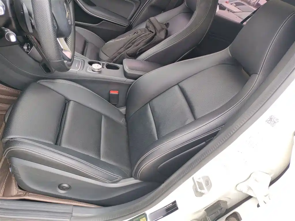 Mercedes-Benz GLA 2017 GLA 200 Dynamic фото 15