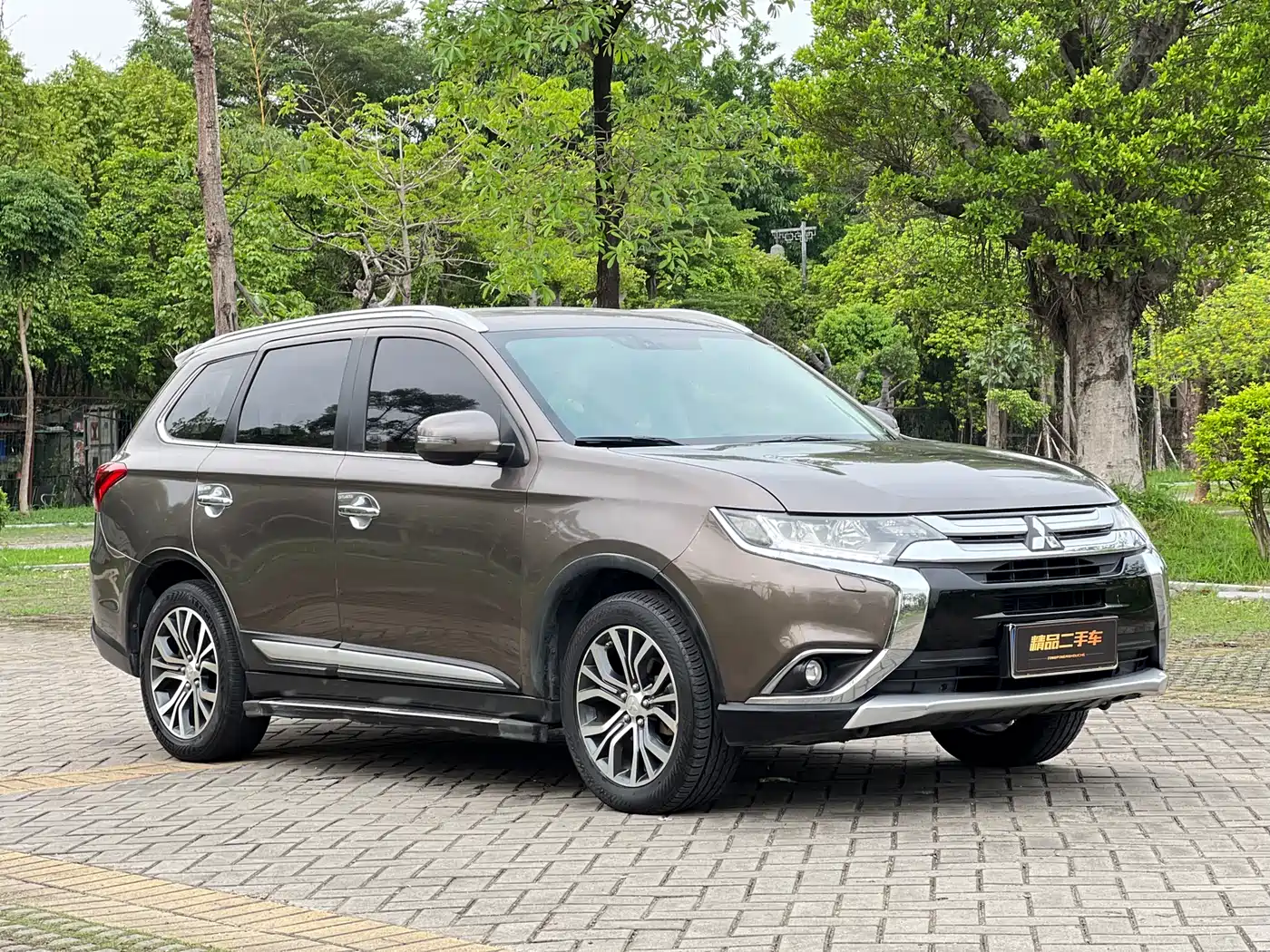 Mitsubishi Outlander 2016 2.4L 4WD Luxury Edition 7-seater фото 3