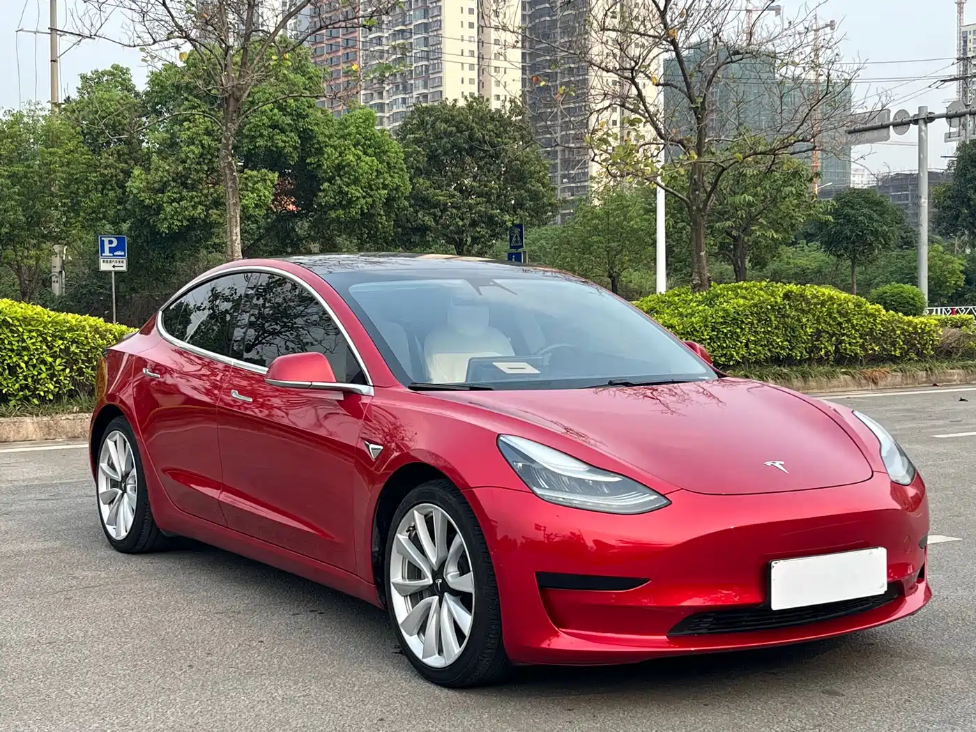 TESLA MODEL 3