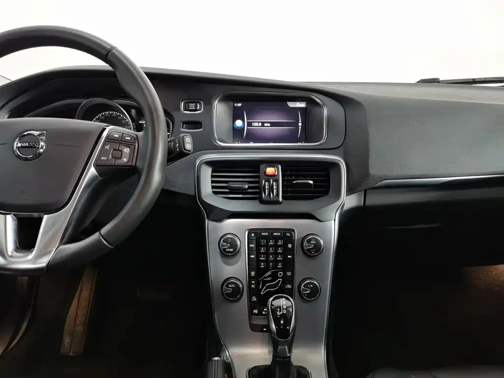 Volvo V40 2018 2018 T3 R-Design Edition