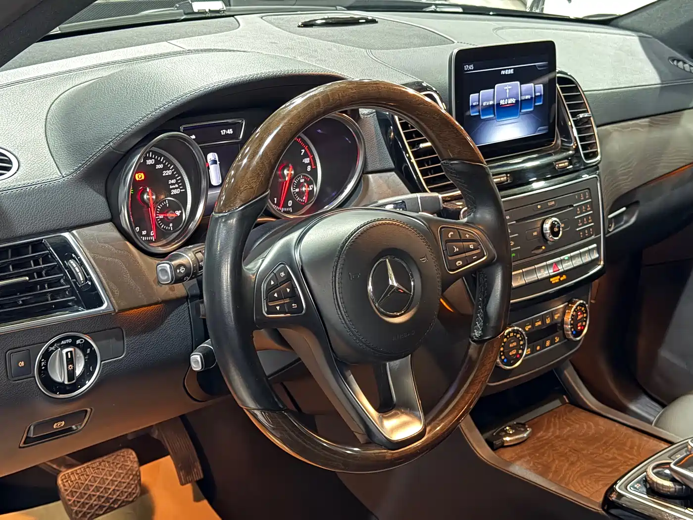 Mercedes-Benz GLS 2018 Facelift GLS 400 4MATIC Luxury фото 11