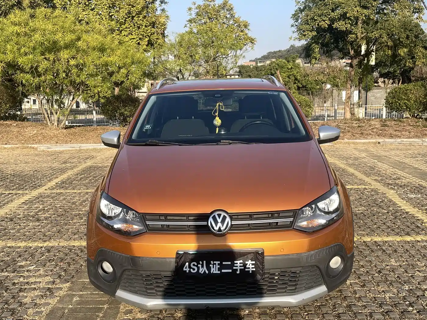 Volkswagen Polo 2016 1.6L Cross Polo Automatic фото 2