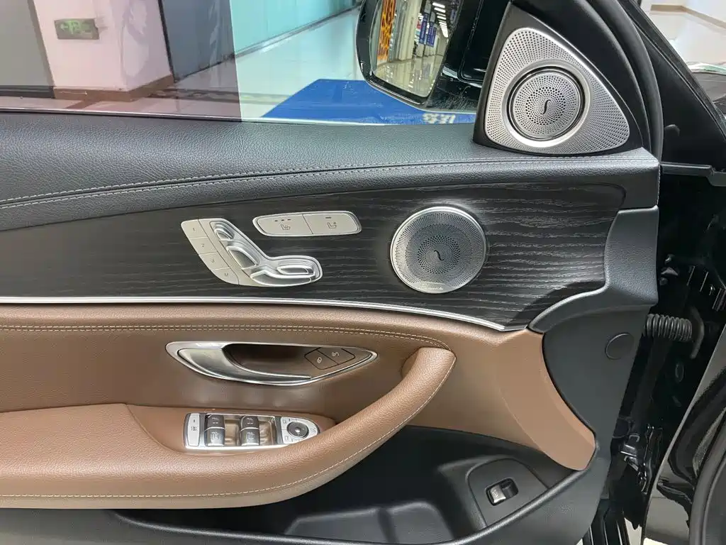 Фото 6 - Mercedes-Benz E-Class