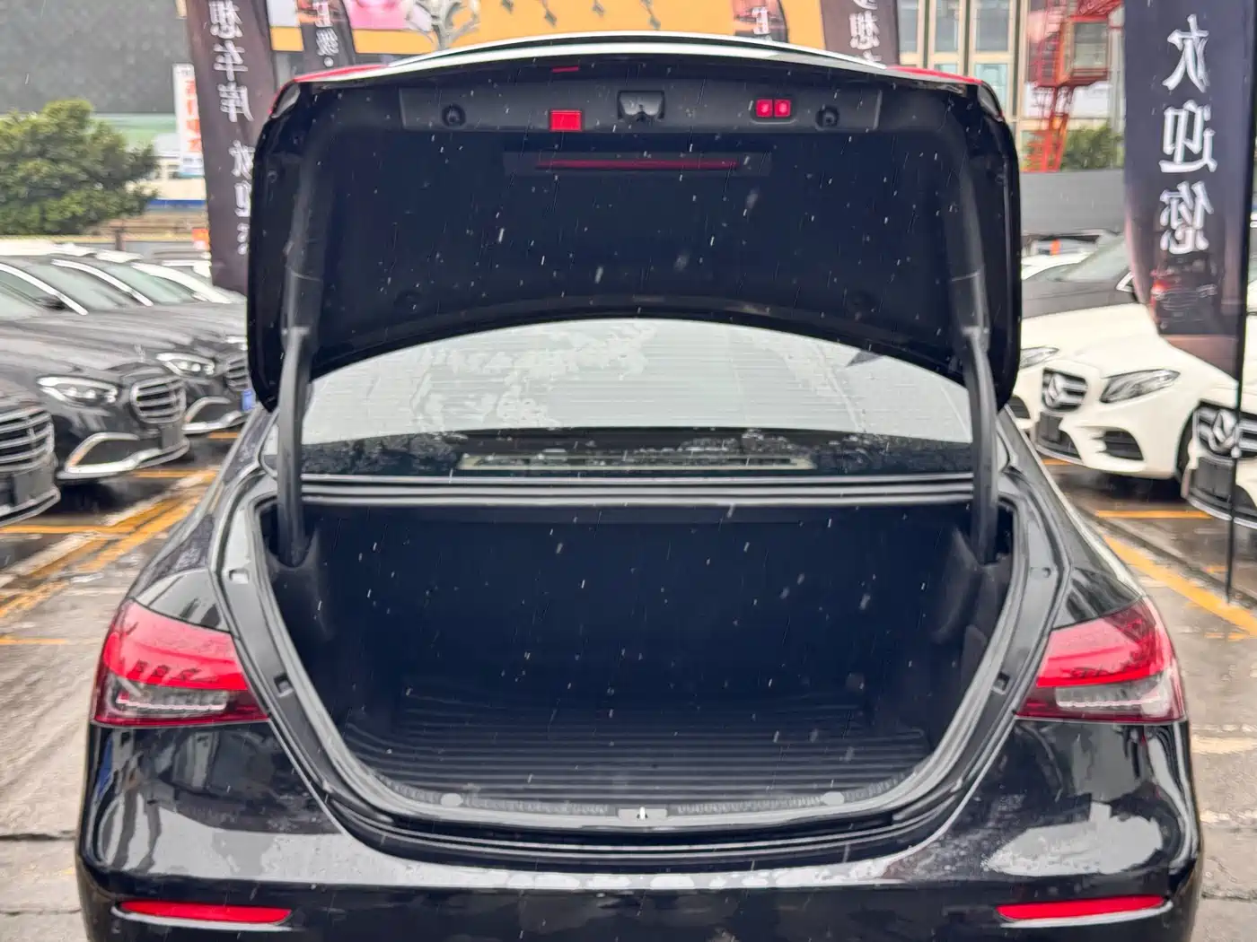 MERCEDES-BENZ E CLASS